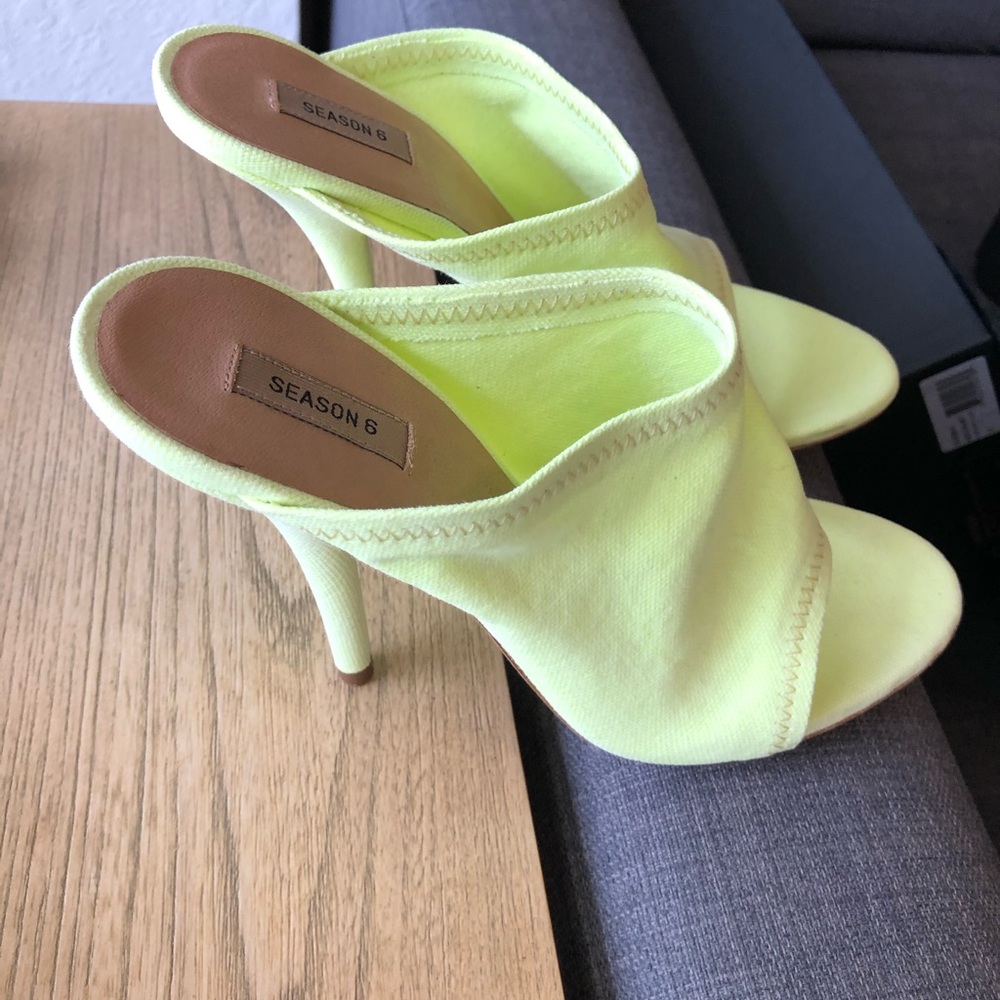 YEEZY WOMEN'S MULE IN STRETCH CANVAS *SOLD OUT*